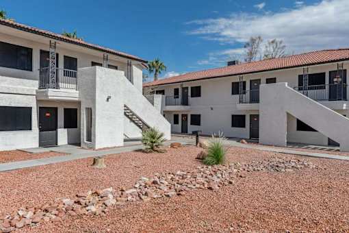 Outdoor Courtyard at Dash Apartments, Nevada, 89104