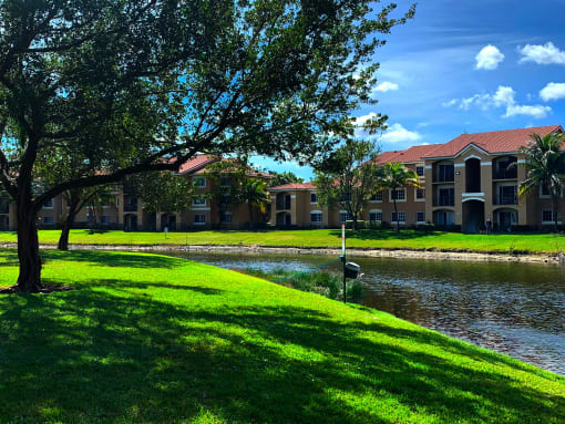 Renaissance community exterior with palm trees and lake