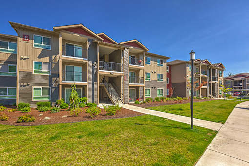 Building and walking path at SOUTH HILL BY VINTAGE, Puyallup, WA