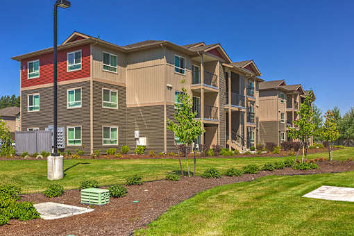 Exterior Building and Grass at SOUTH HILL BY VINTAGE, Puyallup, Washington