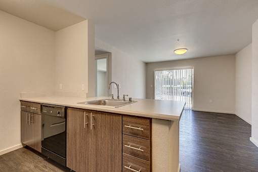 Kitchen at SOUTH HILL BY VINTAGE, Puyallup, WA
