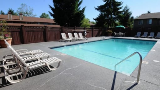 Terra Heights in Tacoma pool and lounge chairs