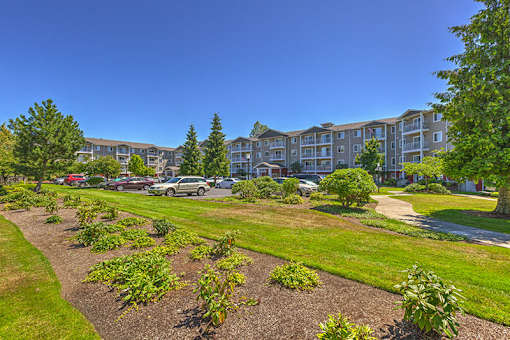 Buildings view at VINTAGE AT HOLLY VILLAGE SENIORS Apartments, Everett, Washington