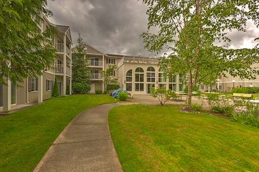 View of Building and Walk Path at VINTAGE AT MOUNT VERNON Apartments, Mt. Vernon