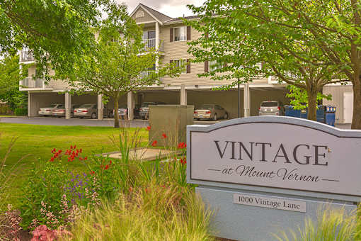 Monument Sign at VINTAGE AT MOUNT VERNON Apartments, Washington, 98273