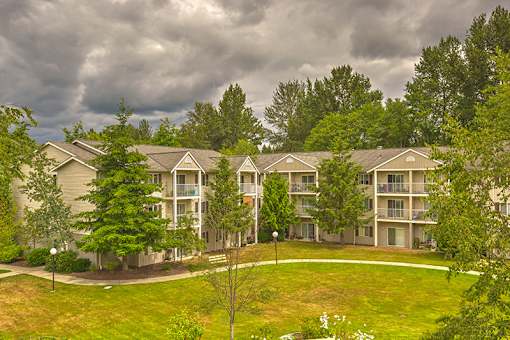 View of Building and Grass at VINTAGE AT MOUNT VERNON Apartments, Mt. Vernon, WA, 98273