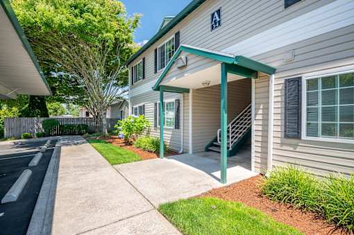 Courtyard View at Vancouver Mall Apartments, Washington, 98662?