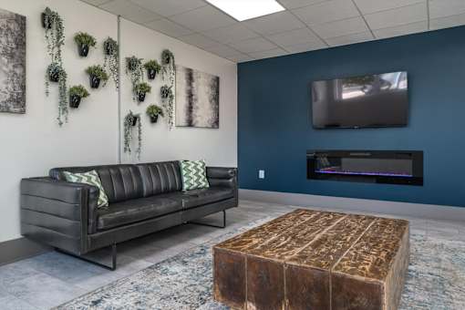Resident lounge at Idlewild 45 Apartments in Midtown Memphis with seating and modern decor