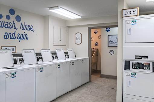 On-site laundry facility at Idlewild 45 Apartments located at 45 S Idlewild Street in Memphis