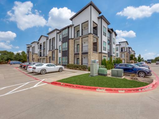 Apartment community exterior in North Georgetown TX near I-35