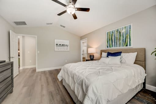 Pet-Friendly Rentals in Lady Lake, FL – The Groves at Lake Ella - the master bedroom has a large bed and a ceiling fan