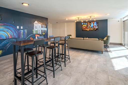 Community clubhouse at Idlewild 45 Apartments in Memphis featuring bar seating and entertainment space