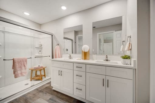 Houses in Lady Lake for Rent – The Groves at Lake Ella - a white bathroom with two sinks and a shower