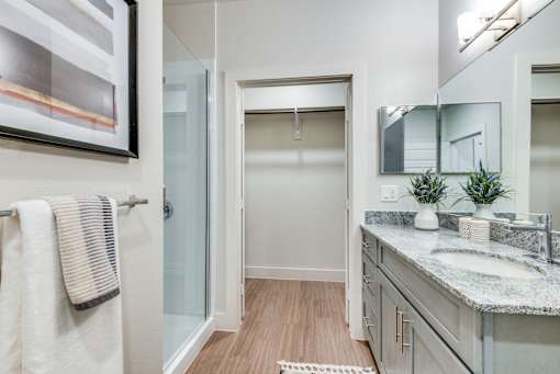 A bathroom with a towel hanging on the door.