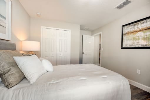Lady Lake, FL Rentals – The Groves at Lake Ella - guest bedroom with closet