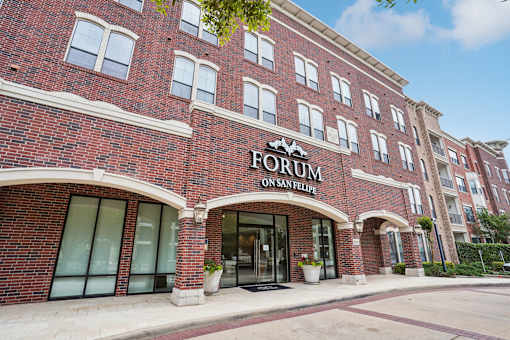 A red brick building with the words Forum On Sanelleipe on the front.