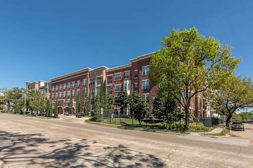 Apartments Near Houston Zoo | Forum on San Felipe | Exterior Shot of the Apartment Complex on a Sunny Day in Greater Uptown, Houston, TX
