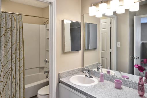 Marshcove_Savannah, GA_Cozy Bathroom
