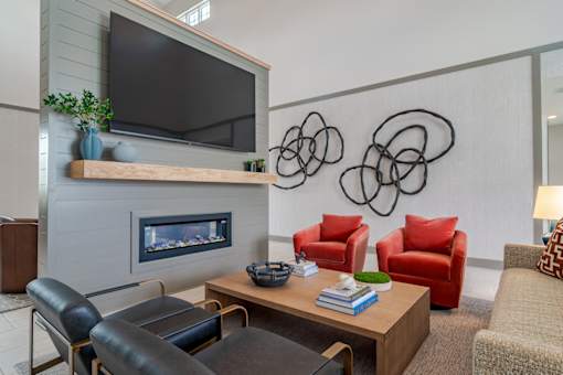 Blue Sky Landing apartments clubhouse living room with comfortable seating, fireplace and pet-friendly resident lounge near Old National Parkway in College Park, GA close to South Fulton and Hartsfield-Jackson Atlanta International Airport.