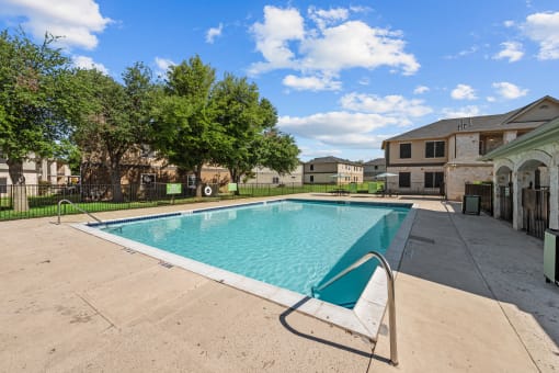 Austin, TX Apartments – Huntington Meadows– resort style pool