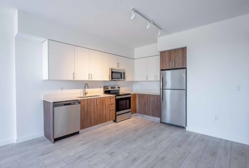 Countyline Apartments in Miami FL photo of kitchen with two toned cabinets and stainless steel appliances