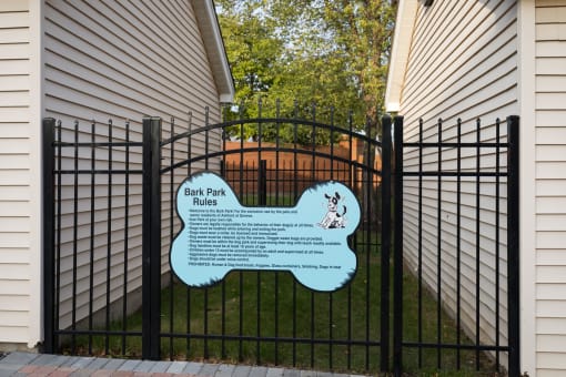 Pet-Friendly Apartments in Geneva, IL – Ashford at Geneva – Leash Free Dog Park