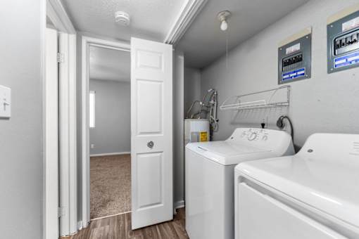 Apartments in Overland Park, KS for Rent - Treetop Lodge - Photo of Washer and Dryer