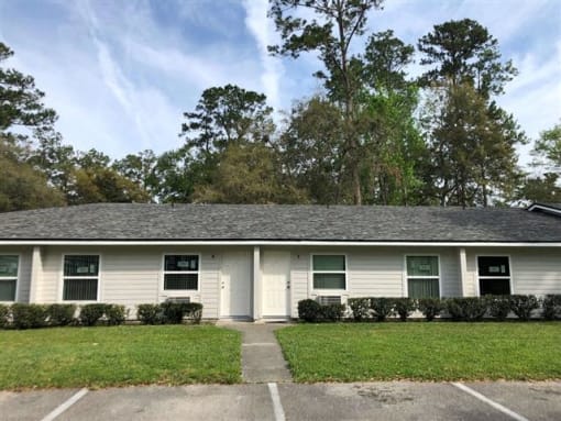 Addison Lane apartments in Gainesville, FL photo of parking lot