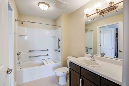 Houston Street Manor apartments in Jacksonville, FL photo of bathroom