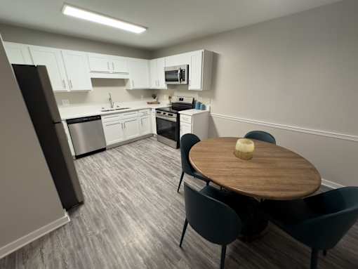Twin Oaks Apartments in Hattiesburg Mississippi photo of kitchen with a table and chairs.