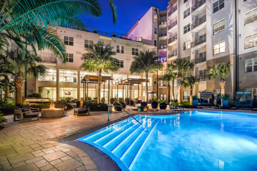 Juno at Winter Park apartments in Winter Park Florida photo of resort-style pool