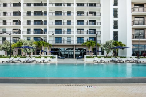 MB Station apartments in Miami Florida photo of pool side relaxing area