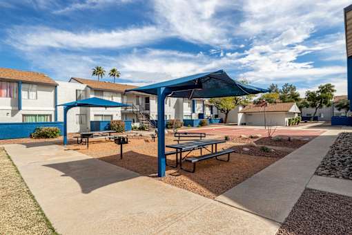 Pet-Friendly Apartments In Tucson, AZ – Midtown on Seneca - Photo of Courtyard with Picnic Tables
