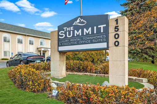 Pet-Friendly Townhomes in Burnsville, MN – Summit Townhomes - photo of monument sign