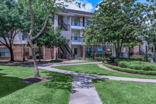 Affordable Houston Texas Apartments – Westchase Forest – Photo of outdoor courtyard