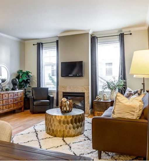 lots of natural light in apartment