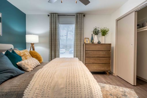 The Jaunt Apartments in Charleston South Carolina photo of bedroom with plush carpeting and a ceiling fan