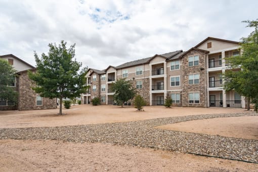 the preserve at ballantyne commons apartments courtyard and apartment buildings