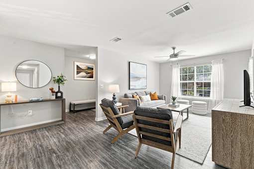 Open-concept living and dining area in a Hattiesburg apartment near Oak Grove