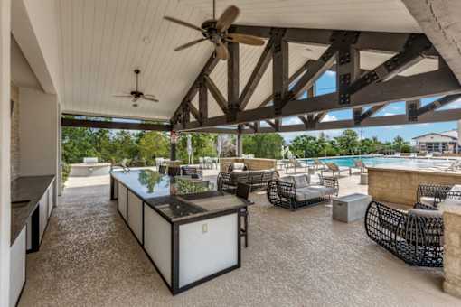 Outdoor kitchen and grilling area at Williamson County apartments Georgetown TX
