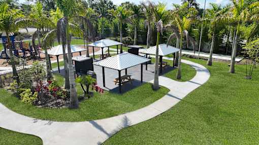 outdoor pavilion area at Woodlake Villas pet-friendly apartments in Orlando Florida