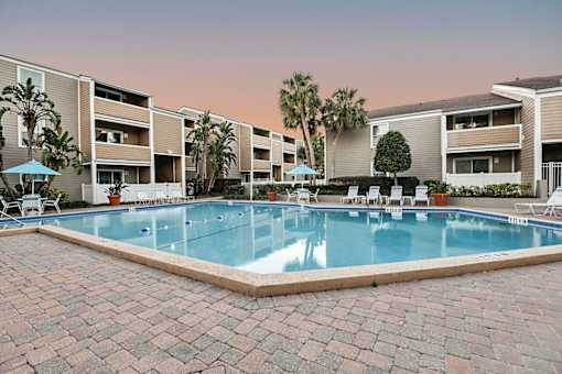 swimming pool at Woodlake Villas apartments in Conway Orlando FL