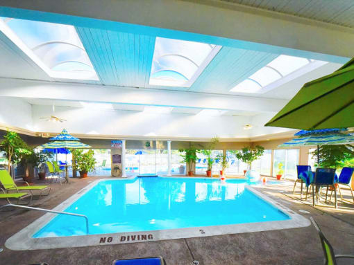 swimming pool at Castle Pointe Apartments