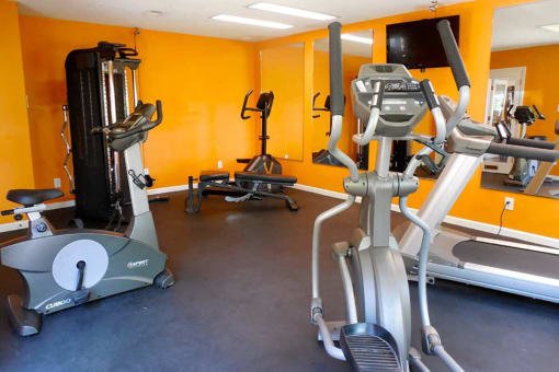 apartment fitness center in St. Louis County