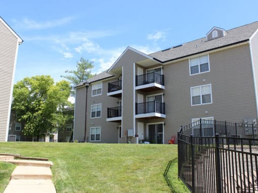 Apartments with Patio or Balcony