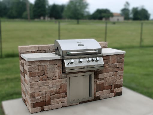 outdoor grilling area at abbey court apartments