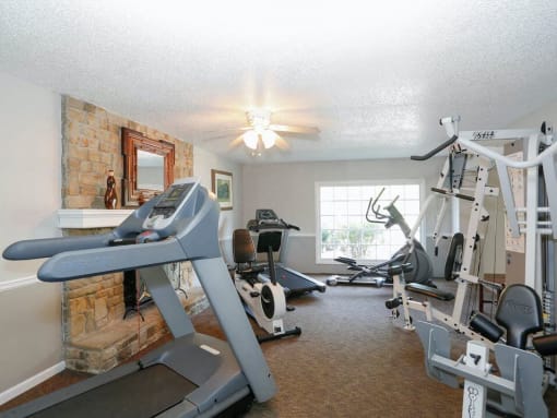fitness center at Forest Park apartments