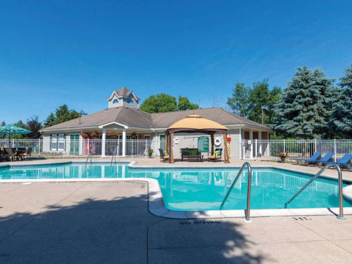 Waterford Pines Apartments swimming pool