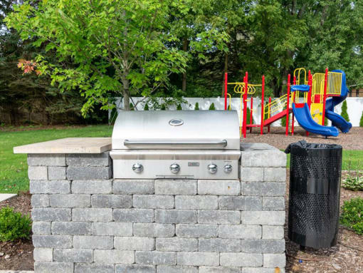 outdoor grill at Forest Pointe apartments