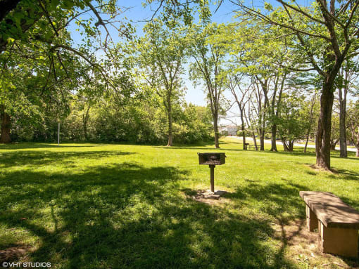 picnic area at Carriage Hill Apartment Homes